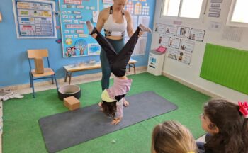 Fotografía ilustrativa de la actividad Yoga como herramienta para la educación postural