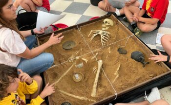 Fotografía ilustrativa de la actividad Pequeños arqueólogos