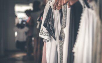 Fotografía ilustrativa de la actividad La sostenibilidad en la industria de la moda: desafíos ambientales y nuevas tendencias de consumo.
