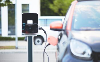 Fotografía ilustrativa de la actividad El coche eléctrico y las fuentes alternativas de energía | La Rambla