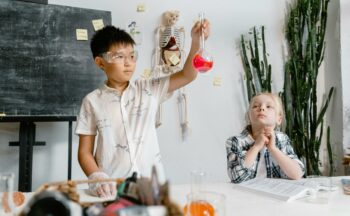 Fotografía ilustrativa de la actividad Pequeños científicos ¡al laboratorio!