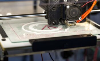 Fotografía ilustrativa de la actividad Taller de Impresoras 3D – Makers Ceuta