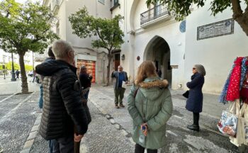 Fotografía ilustrativa de la actividad Visita guiada. La ciudad transformada: de Cervantes a la actualidad.