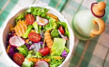 Fotografía ilustrativa de la actividad La influencia del estilo de liderazgo en la estrategia narrativa: Enfoques transaccional y transformacional para fomentar la adopción y el compromiso duradero con dietas vegetarianas