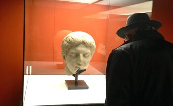 Fotografía ilustrativa de la actividad “Tu cara me suena”: Al rescate de un busto romano (re)descubierto.