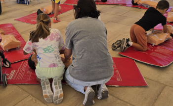 Fotografía ilustrativa de la actividad Minicurso Práctico de RCP para niñ@s