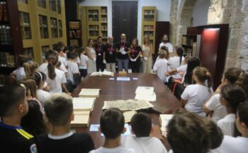 Fotografía ilustrativa de la actividad Exposición y visita a la «Biblioteca Almirante General Lobo»